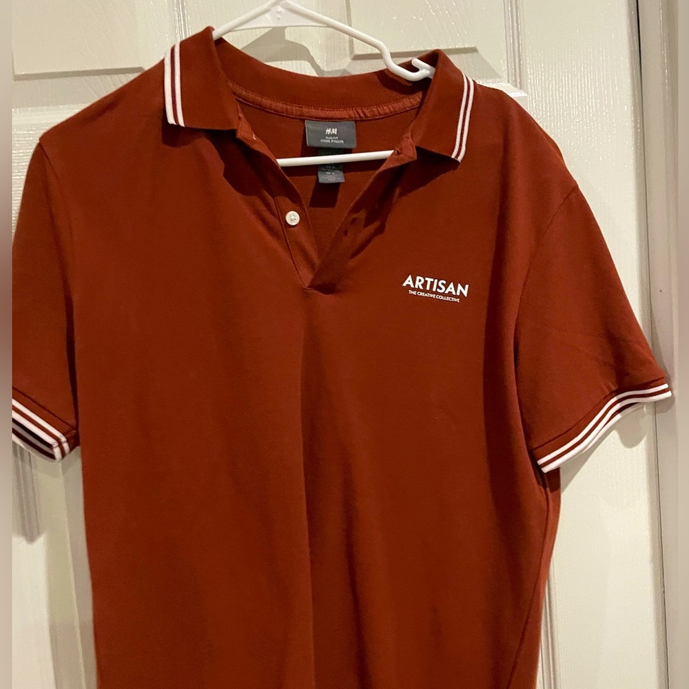 Never wore marrón t-shirt